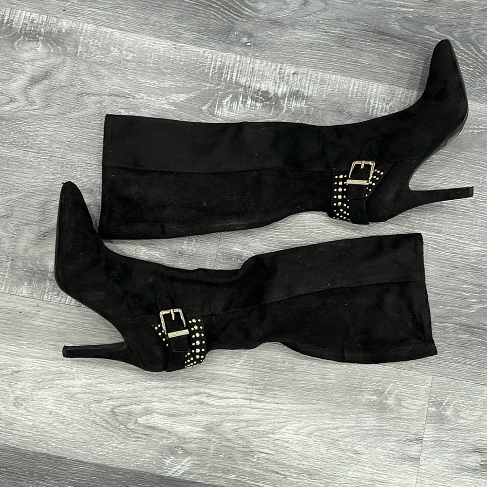 Used BCBG generation tight heeled boots size 7.5